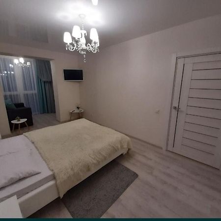 Vip Apartments Lutsk Eksteriør bilde