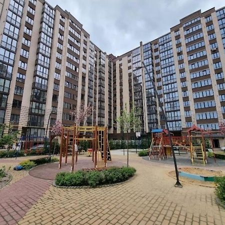 Vip Apartments Lutsk Eksteriør bilde