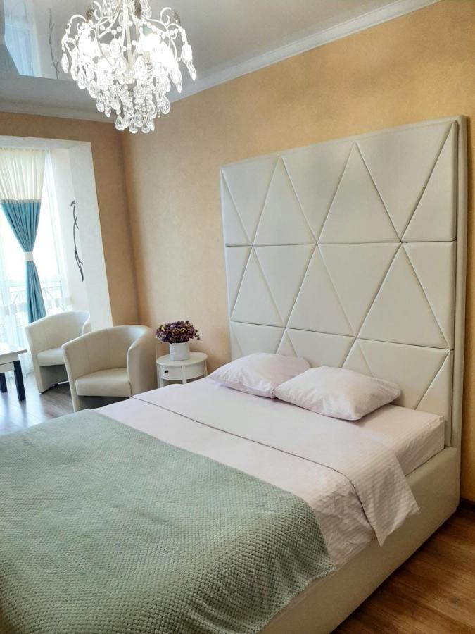 Vip Apartments Lutsk Eksteriør bilde