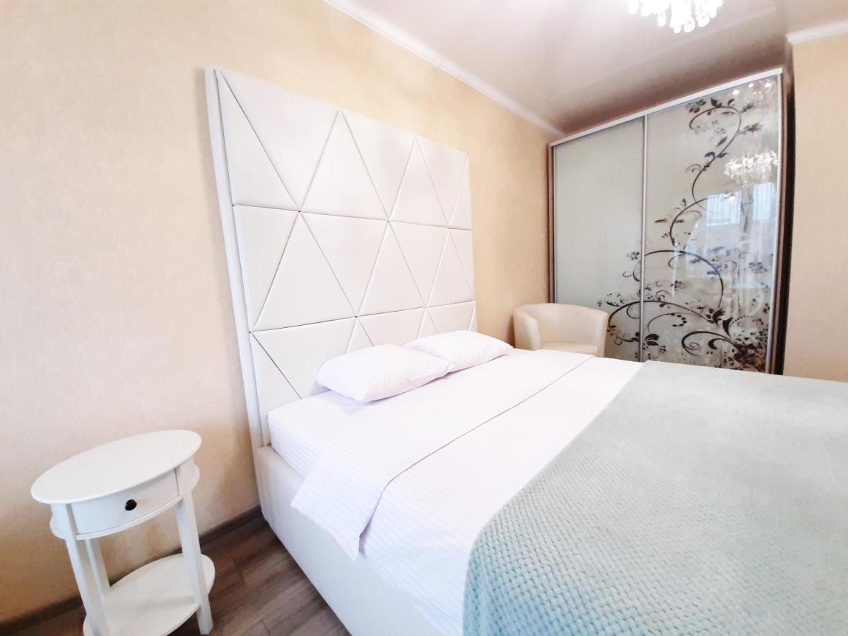 Vip Apartments Lutsk Eksteriør bilde