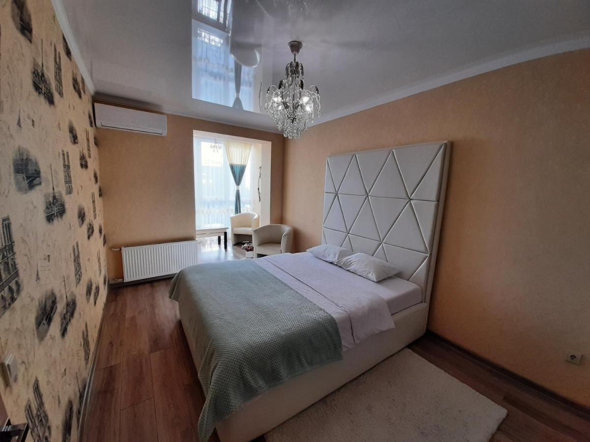 Vip Apartments Lutsk Eksteriør bilde