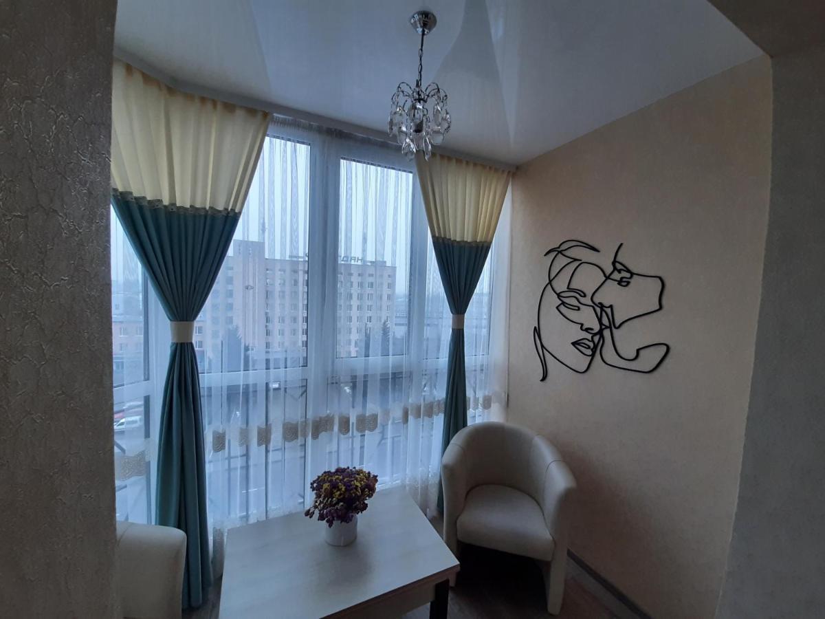 Vip Apartments Lutsk Eksteriør bilde