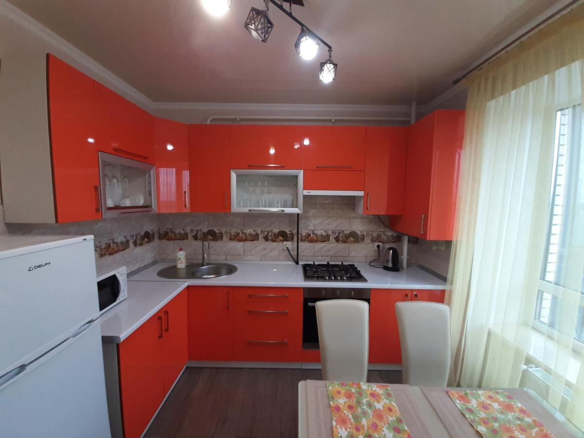 Vip Apartments Lutsk Eksteriør bilde