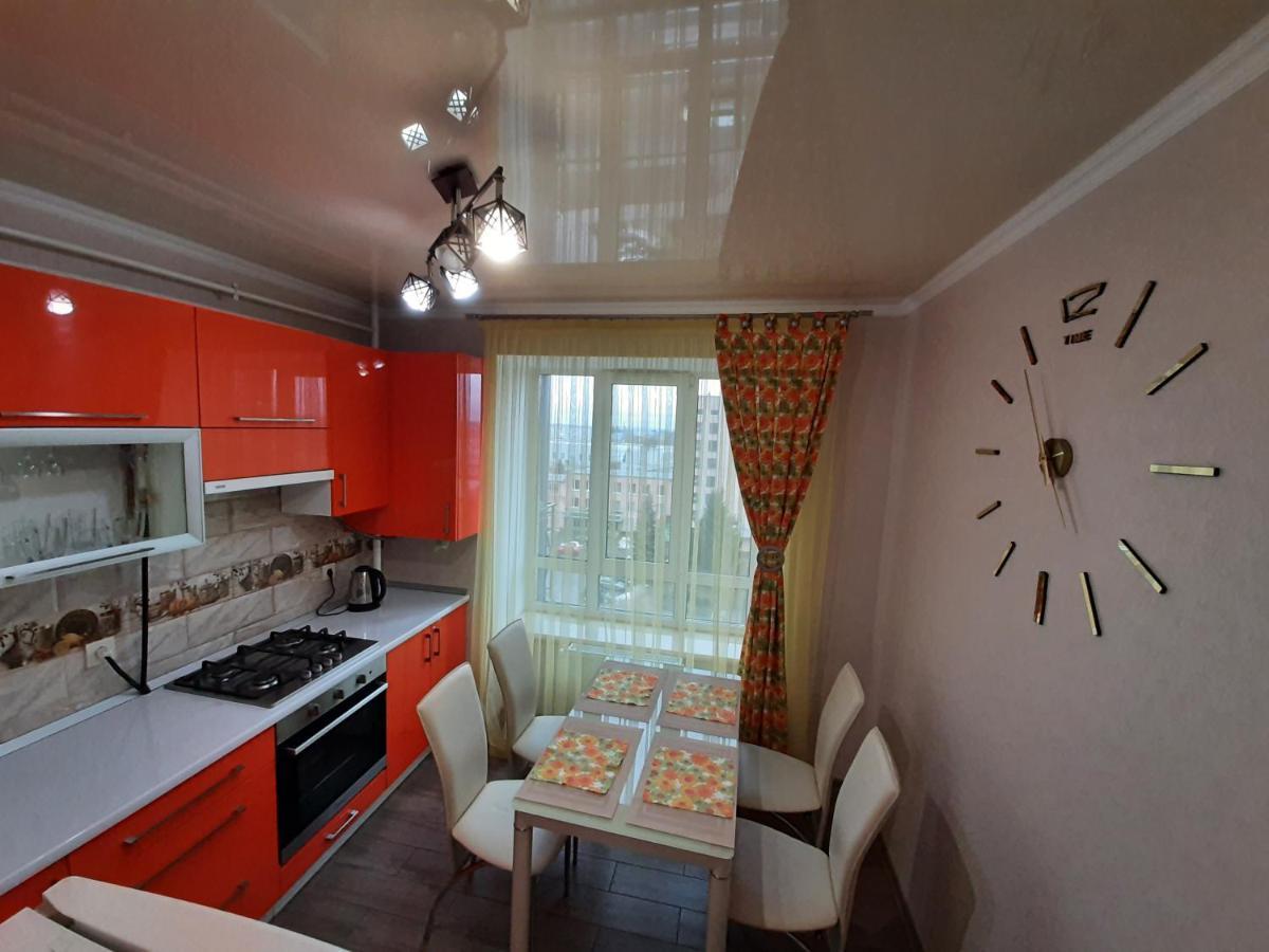 Vip Apartments Lutsk Eksteriør bilde