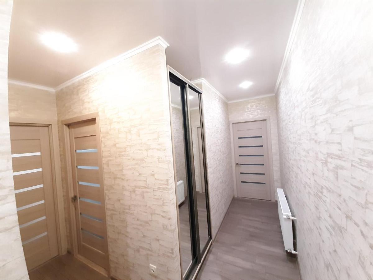 Vip Apartments Lutsk Eksteriør bilde