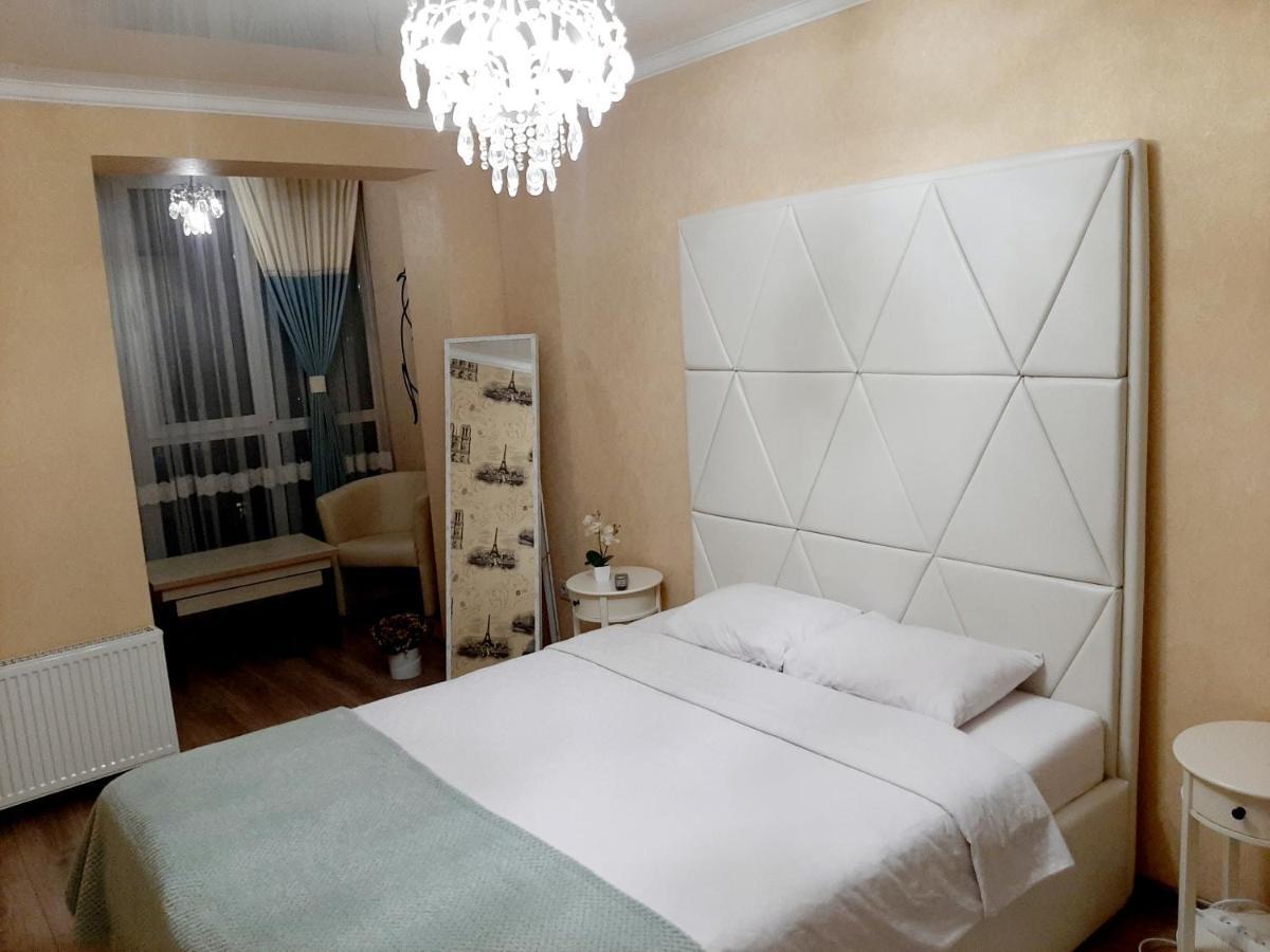 Vip Apartments Lutsk Eksteriør bilde