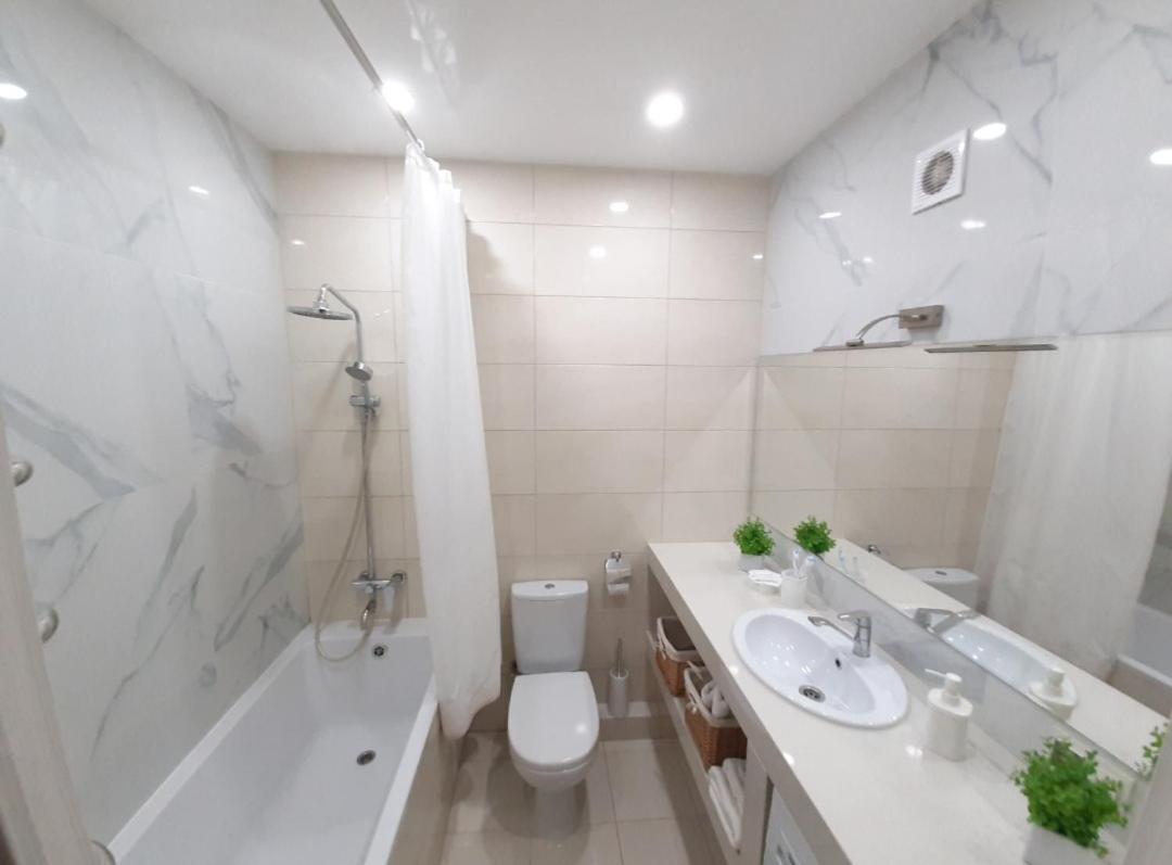 Vip Apartments Lutsk Eksteriør bilde