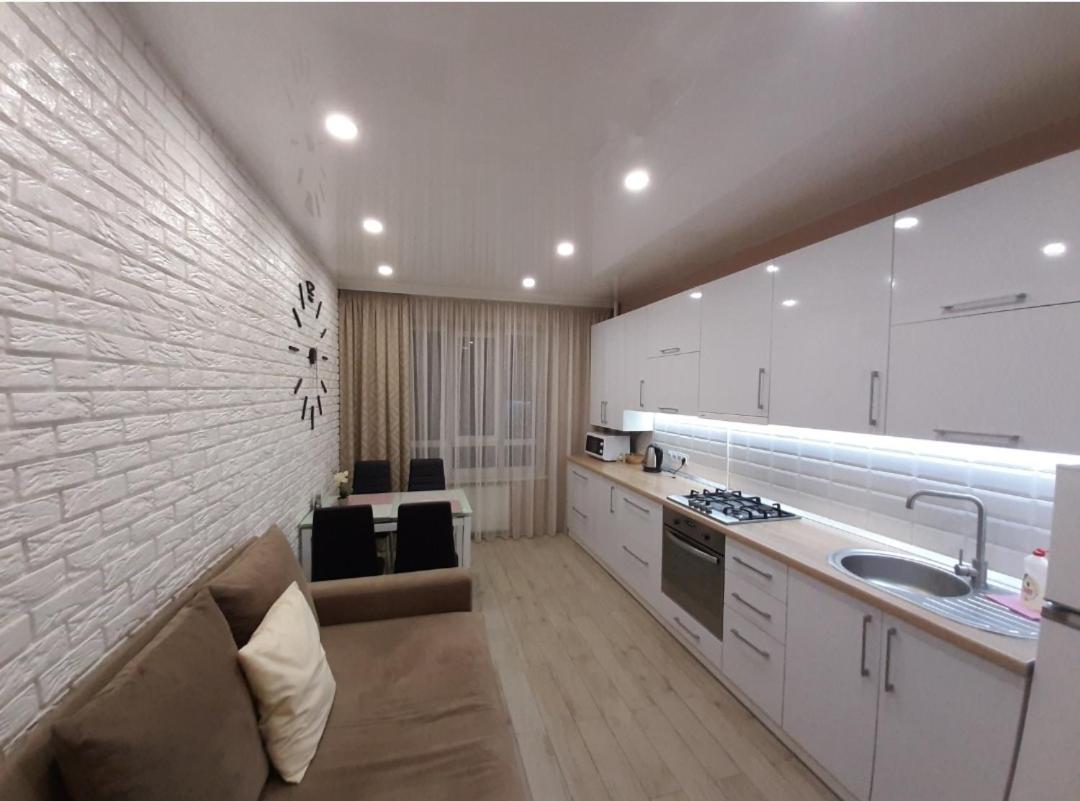Vip Apartments Lutsk Eksteriør bilde