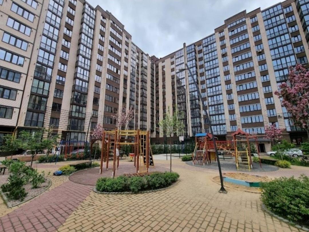 Vip Apartments Lutsk Eksteriør bilde
